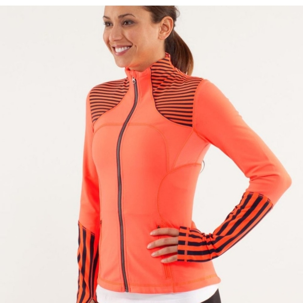 Lululemon Forme Jacket in Light Flare/Classic Stripe Light Flare Inkwell/Inkwel